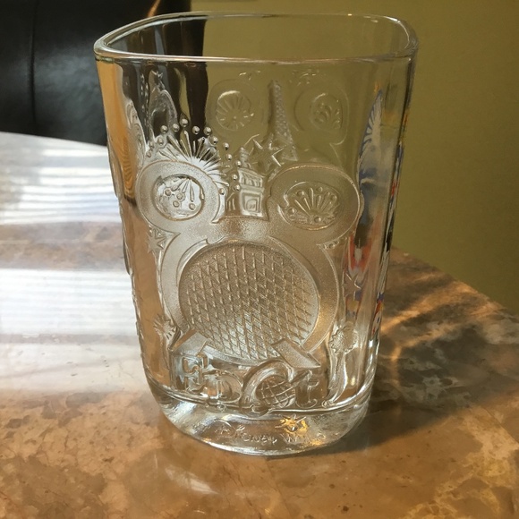 Disney World 2000 McDonald’s Glasses Epcot and MGM (2 Glasses) - Picture 5 of 16